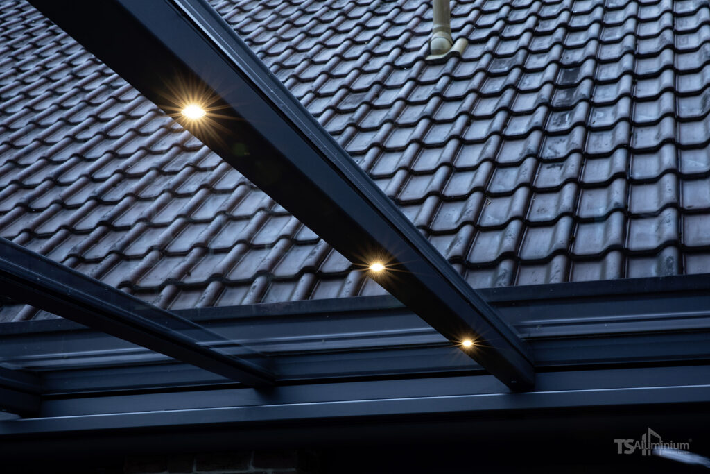 Terrassendach mit LED Beleuchtung
